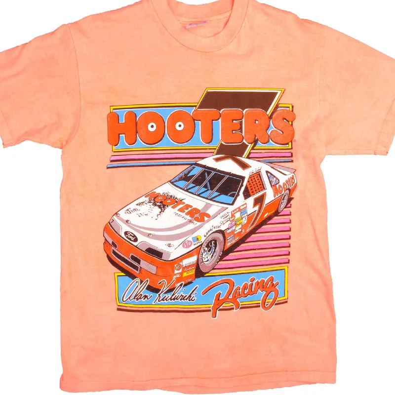 VINTAGE NASCAR ALAN KULWICKI HOOTERS RACE TEAM TEE SHIRT 90S SIZE MEDIUM MADE IN USA VINTAGE NASCAR ALAN KULWICKI HOOTERS RACE TEAM TEE SHIRT 90S SIZE MEDIUM MADE IN USA