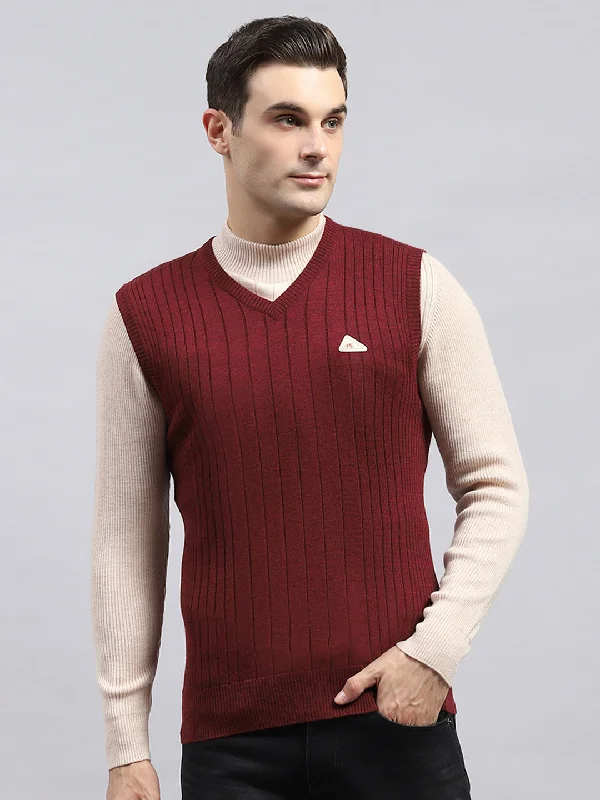 Men Maroon Solid V Neck Sleeveless Sweater