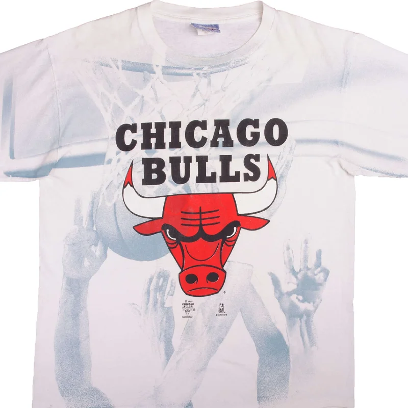 VINTAGE ALL OVER PRINT NBA CHICAGO BULLS TEE SHIRT 1990s SIZE LARGE MADE IN USA